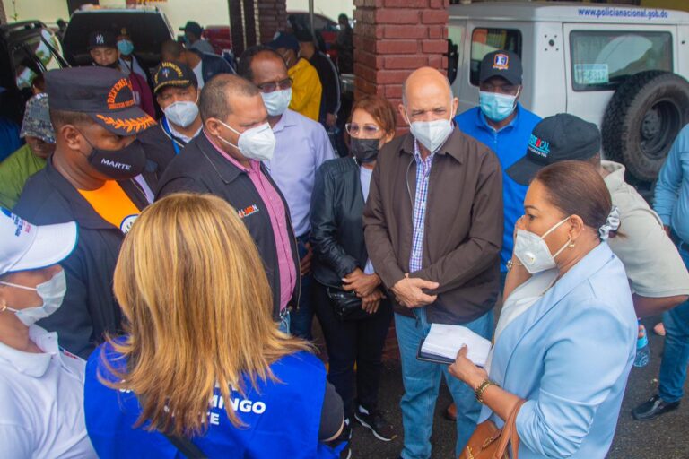 Autoridades coordinan acciones para asistir personas y comunidades de SDN