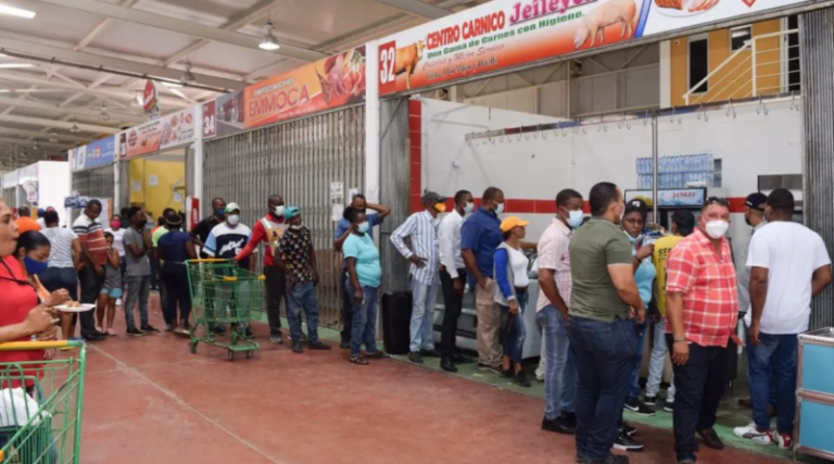 Comerciantes del Merca Santo Domingo incentivan consumo de carne de cerdo con degustación gratuita