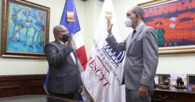 Francisco Vegazo Ramírez es juramentado como nuevo rector ITSC