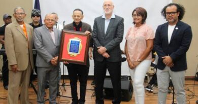Luis Segura recibe reconocimiento especial por Día Mundial del Folclore