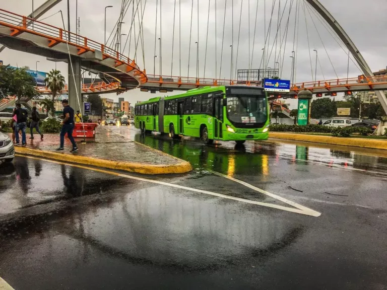 OMSA dispuso algunos de sus autobuses para el traslado de personas en zonas vulnerables