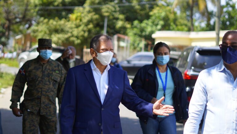 Refidomsa, Obras Públicas y empresas de Haina anuncian trabajos para eliminar vieja inundación en la zona