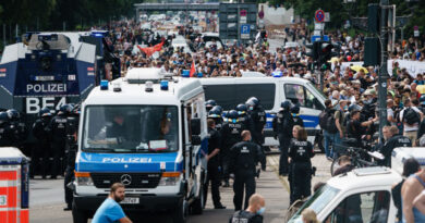 Alemania: Manifestaciones no autorizadas contra medidas sanitarias dejan al menos 500 detenidos en Berlín