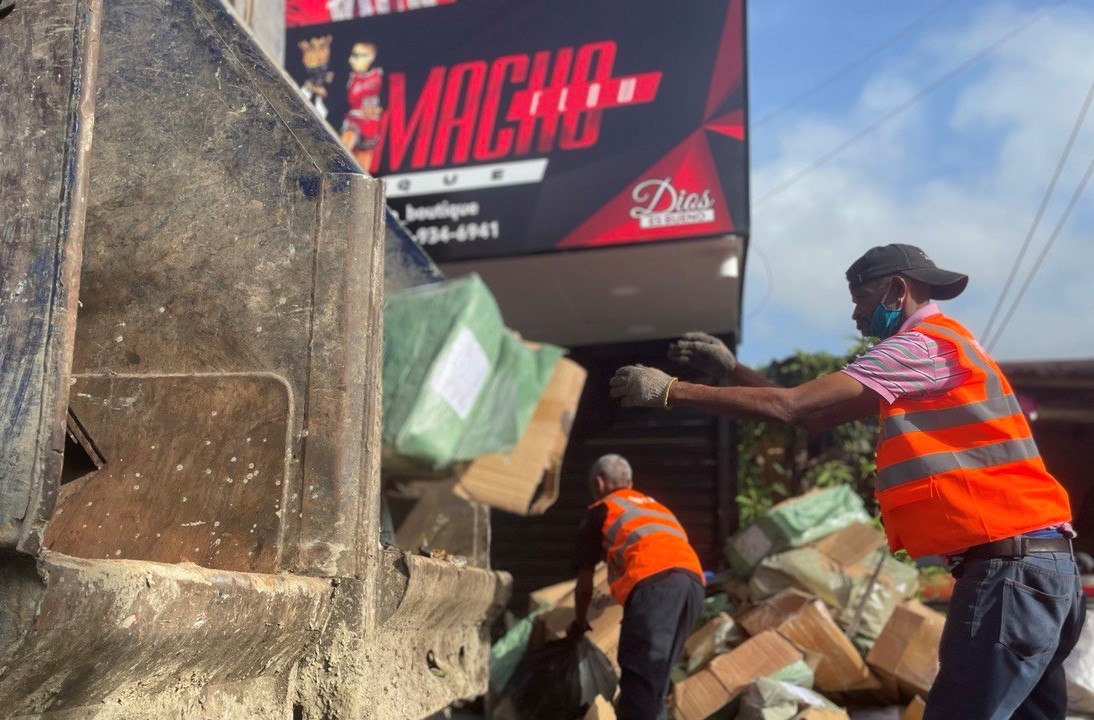 Ayuntamiento Santo Domingo Este elimina vertederos improvisados en zonas más descuidadas por empresa contratista