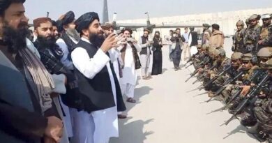 El talibán celebran su victoria y declaran independencia total