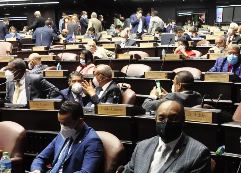Diputado acusa a las AFP de campaña contra los legisladores