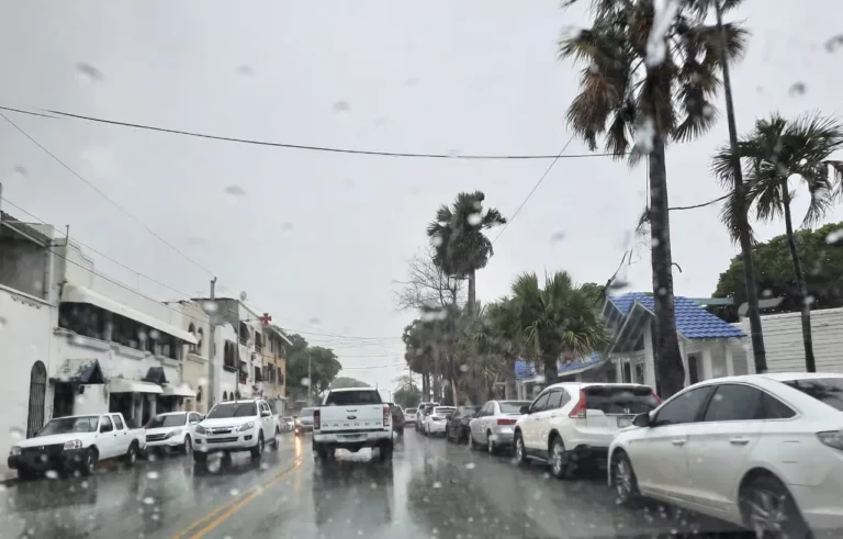 Meteorología: Onda tropical y vaguada provocarán aguaceros este domingo