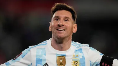 Messi mete 3 y supera a Pelé como máximo goleador de selecciones