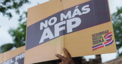 Protestan en 100 esquinas exigiendo la eliminación de las ARS y AFP