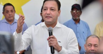 Abel Martínez al Gobierno: ”Dejen de estar llamando y chantajeando a los alcaldes del PLD”
