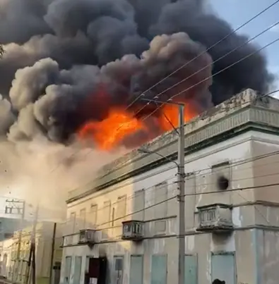 Tres bomberos mueren en incendio de Casa Mora
