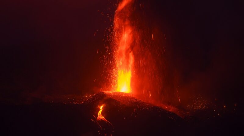ESPAÑA: La erupción volcánica está lejos del cese en La Palma