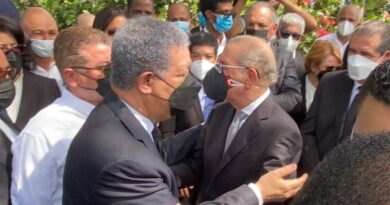Leonel Fernández y Danilo Medina asisten al entierro de Reinaldo Pared Pérez