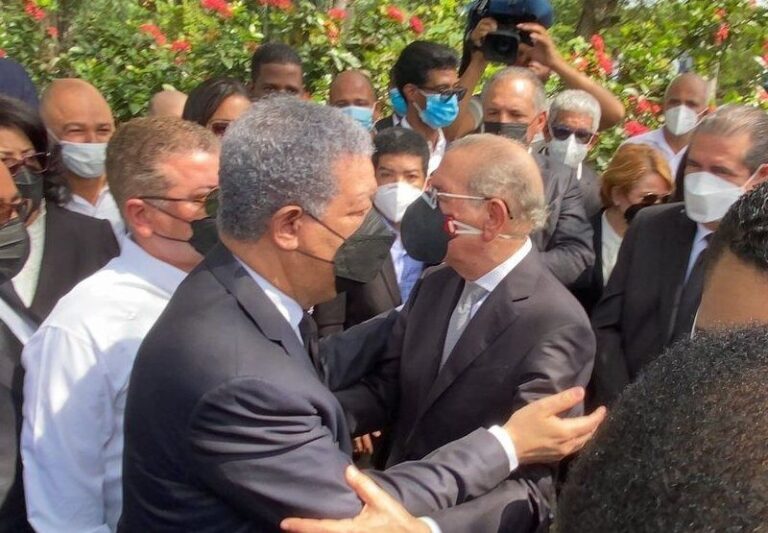 Leonel Fernández y Danilo Medina asisten al entierro de Reinaldo Pared Pérez