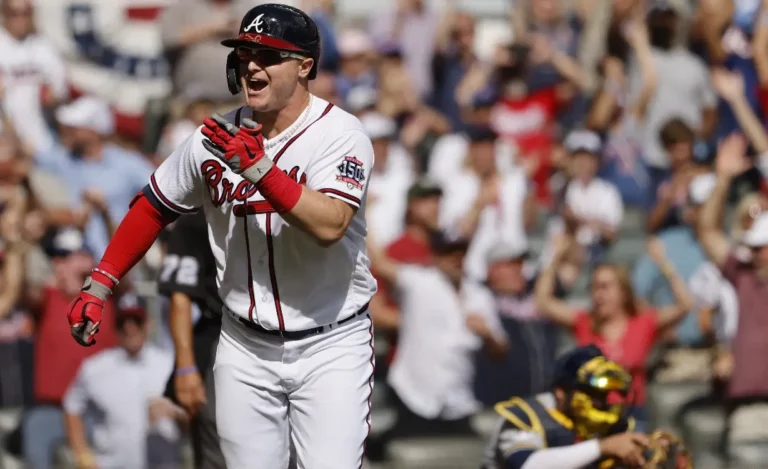 Palo de tres carreras de Joc Pederson guía los Bravos