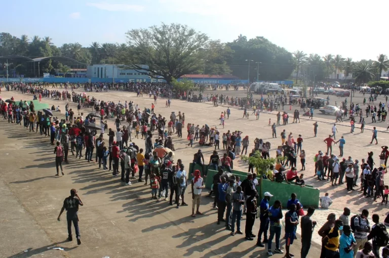 Ola de migrantes haitianos desborda albergues de México