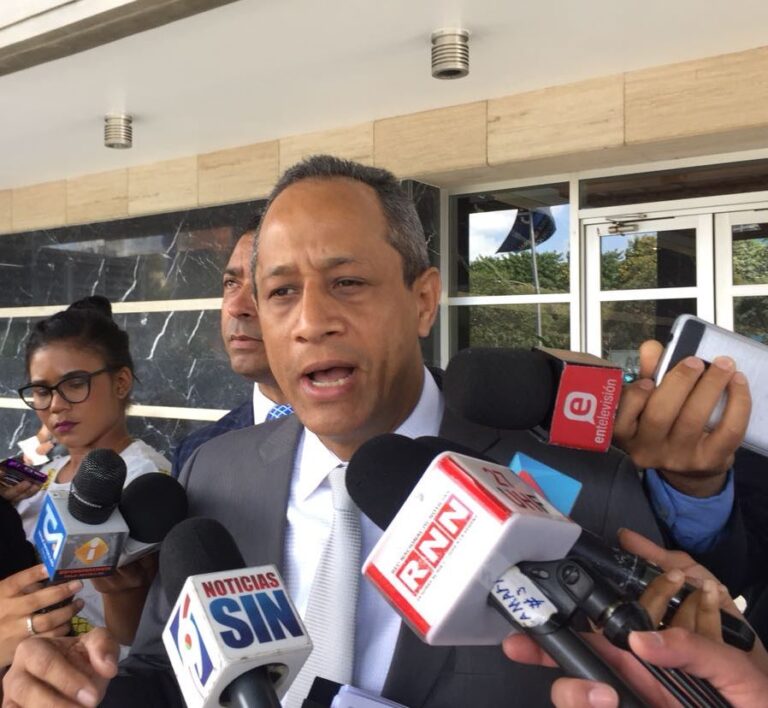 S.C.J. SUSPENDE SENTENCIA CONTRA ABOGADO AL PERCATARSE QUE LA MISMA HABÍA SIDO OBTENIDA EN BASE A HECHOS Y DOCUMENTOS FALSOS Y ORDENA REVISAR CASO.