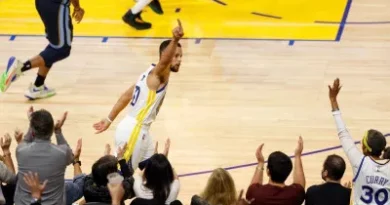 Curry anota 40 puntos y Warriors arrollan a Bulls