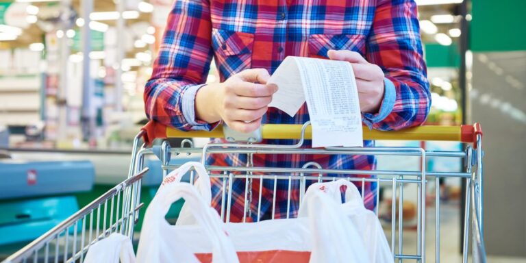 Economistas divergen en las causas de la subida de precios