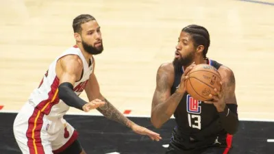Con 34 puntos de George, Clippers superan al joven talento de Spurs
