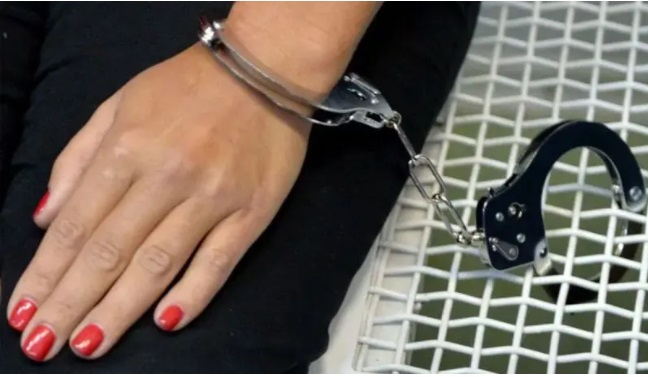 Atrapan a La Camarona, mujer vinculada en caso de droga; iba abandonar el país