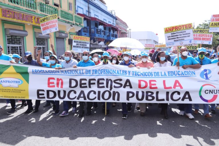 Técnicos de Educación marcharon hasta el Palacio Nacional