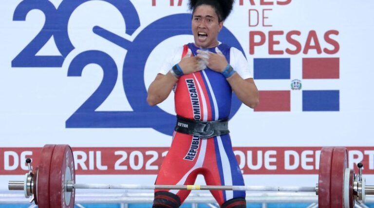 Yudelina Mejía gana tres medallas en Campeonato Pesas de Ecuador