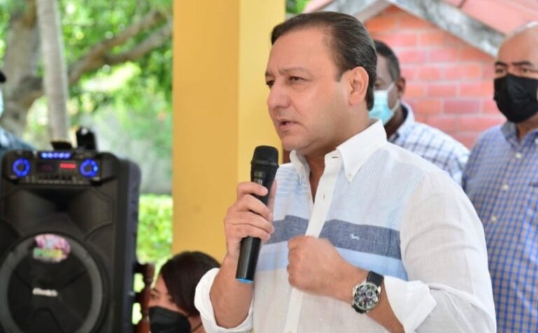 Embargan cuentas de Abel Martínez y del ayuntamiento de Santiago