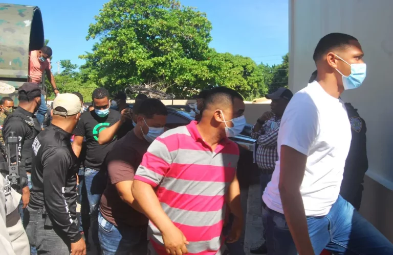 Policías compraron de todo con dinero de la droga