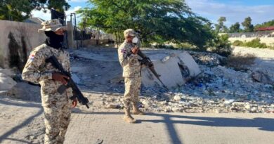 Buscan dos haitianos que despojaron de su arma a un miembro del Cesfront en Elías Piña