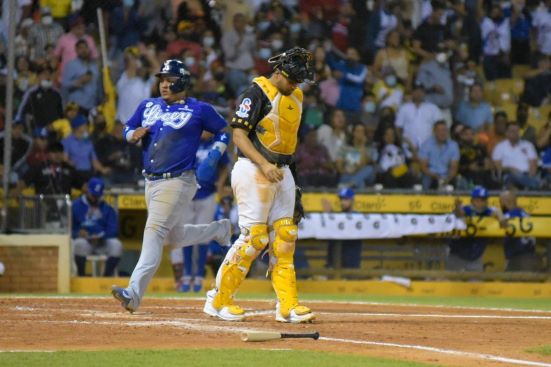 Aguilas y Estrellas se imponen en el beisbol profesional de la RD