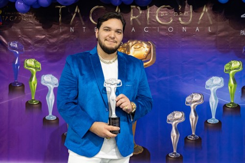 Bronzon gana su primer premio Tacarigua de Oro Internacional