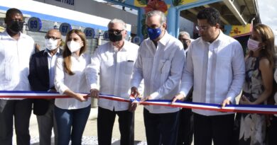 El presidente Abinader entrega la nueva remozada Duarte con París