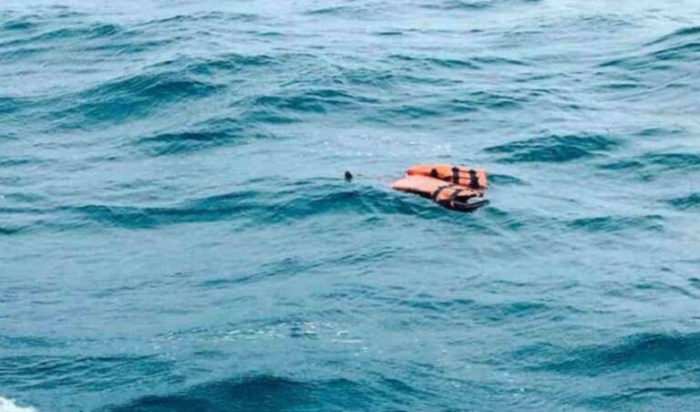 GRANADA: Hallan varios cuerpos en descomposición en barco a la deriva