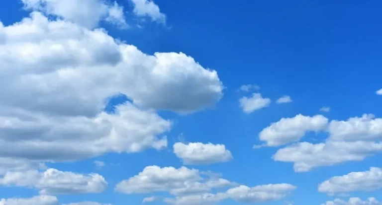 Meteorología pronostica nubes dispersas y escasas lluvias