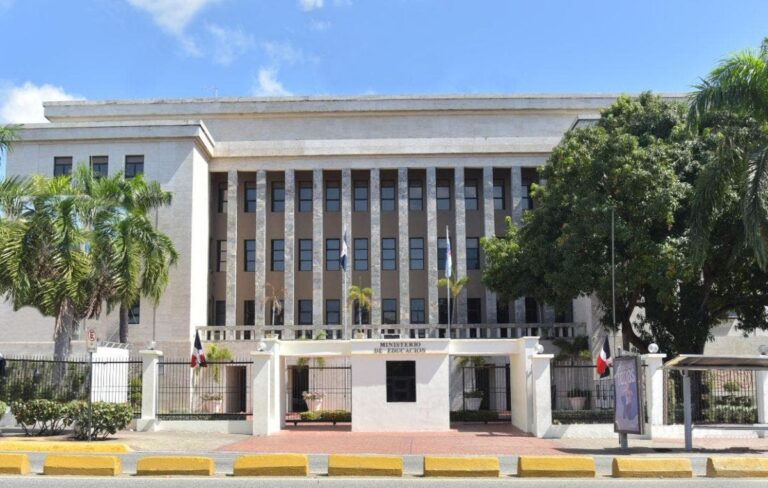 Auditoría pone al descubierto más irregularidades Ministerio Educación