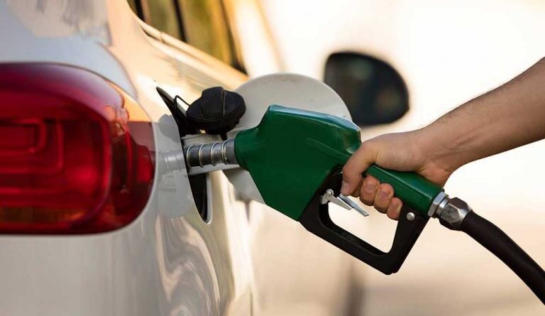 Los precios de los combustibles no se moverán; el crudo Texas baja