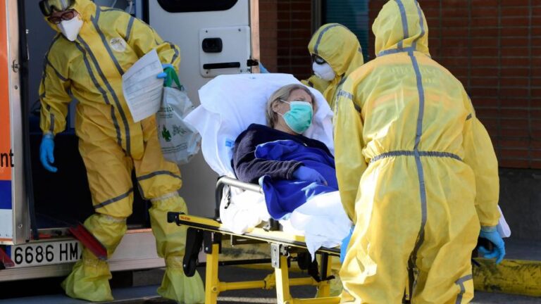 OMS: casos mundiales de COVID aumentan 11% la semana pasada