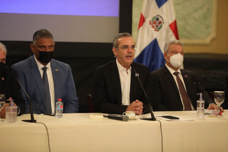 Abinader convoca para este lunes a sus funcionarios y gobernadoras del país