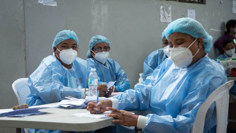 Bioanalistas se oponen a la venta de pruebas de COVID-19 en farmacias