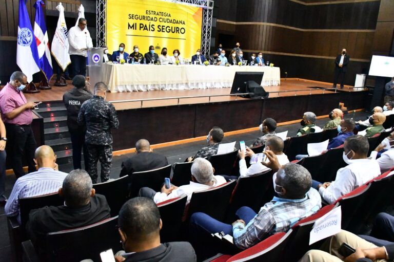 Estrategia Integral de Seguridad Ciudadana “Mi País Seguro” llega a Barahona y Oviedo de manera simultánea