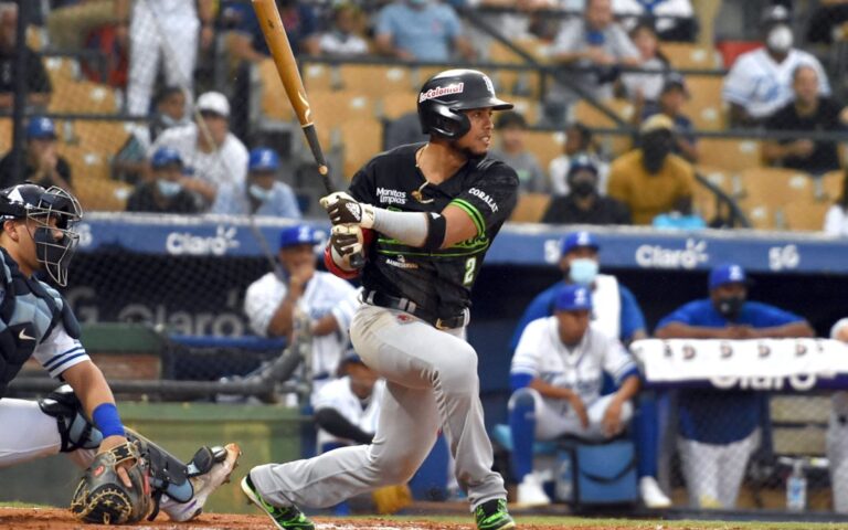Gigantes siguen líderes; Estrellas vencen Licey y asumen segundo