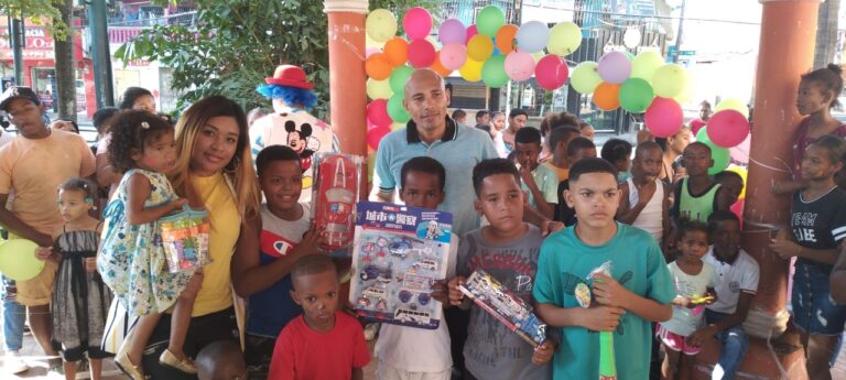 Fundación Danny Marte,  regala Juguetes a cientos de niños de escasos recursos. 