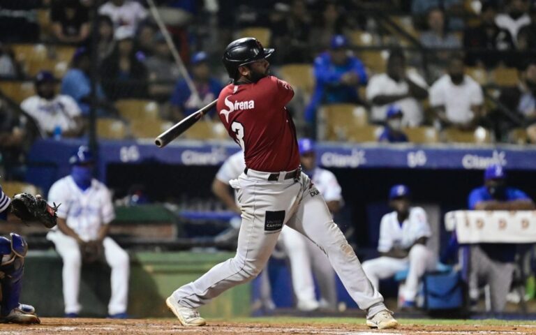 Gigantes se encaminan a la final del beisbol de RD; Estrellas ganan
