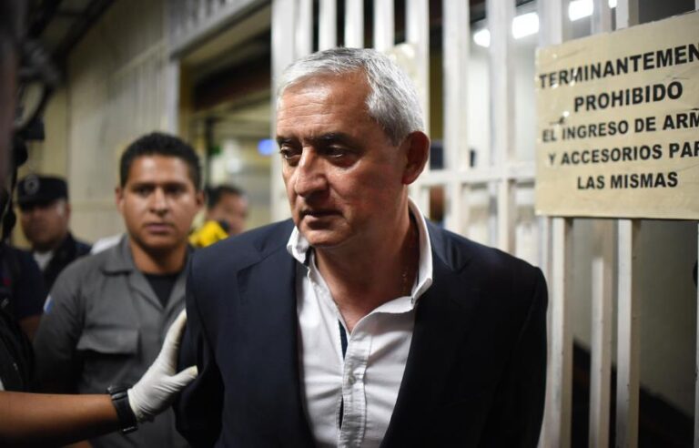 Guatemala sienta en el banquillo al expresidente Pérez Molina por corrupción