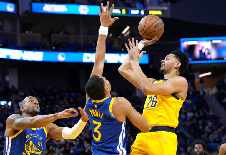 Indiana da la sorpresa batiendo a los Warriors en la prórroga;Chris Duarte encesta 27 puntos