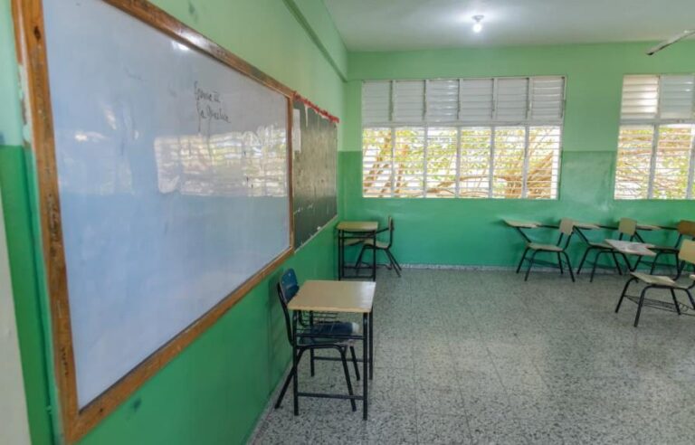 Maestros no se integrarán a las escuelas hasta el martes 25