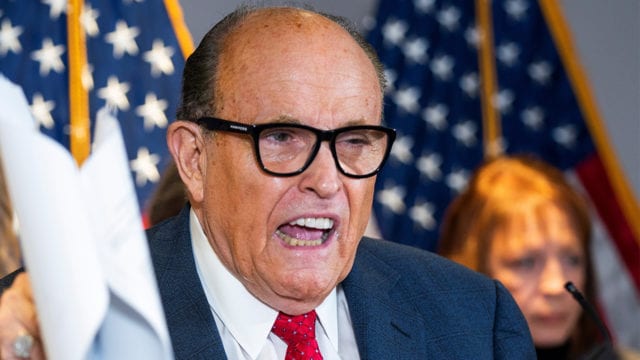 Suspenden licencia de abogado a Rudy Giuliani por decir que a Trump le robaron las elecciones