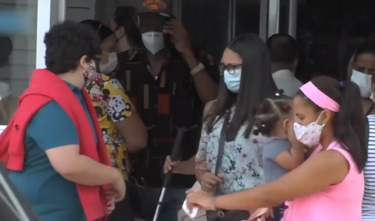 Pico de la pandemia amenaza con saturar los recursos médicos en Santiago