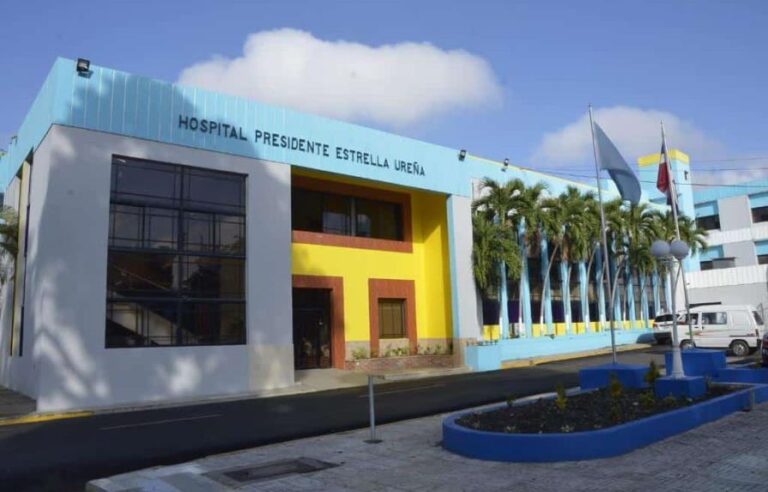 Al menos 300 trabajadores del hospital Estrella Ureña de Santiago están afectado de COVID